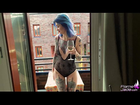 ❤️ Te kotiro tino nui e ngotea ana me te karepe me te whana i raro i te rangi tuwhera Porno vk i mi.milf300com.ru ️❤